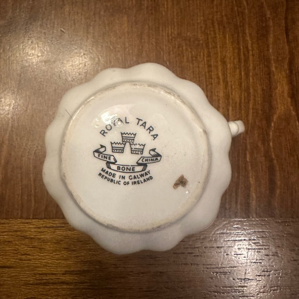 Vintage Royal Tara Killarney Mini Creamer - Picture 4 of 4